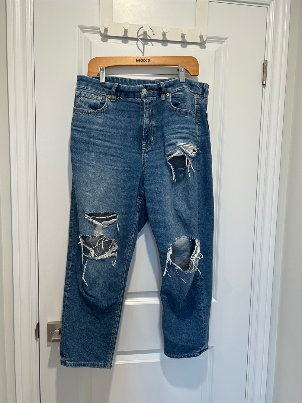 American Eagle Curvy Ripped Mom Jean